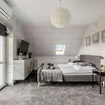 3 Bedroom Gorgeous In Σπίτι διακοπών *
