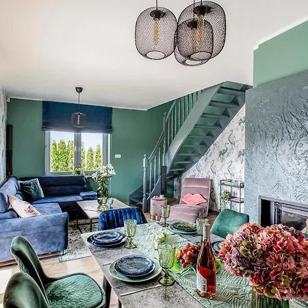 3 Bedroom Lovely Home In Podamirowo 別荘