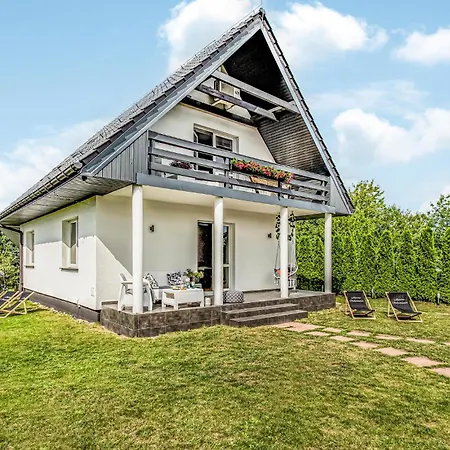 3 Bedroom Lovely Home In Podamirowo 別荘