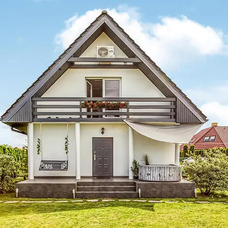 別荘 3 Bedroom Lovely Home In Podamirowo