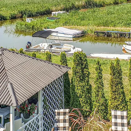 Сasa de vacaciones 3 Bedroom Gorgeous In Podamirowo